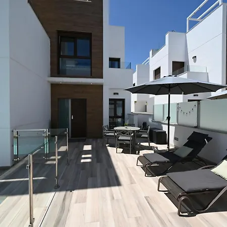 House By United Renters 빌라