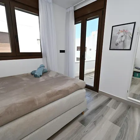 House By United Renters 빌라
