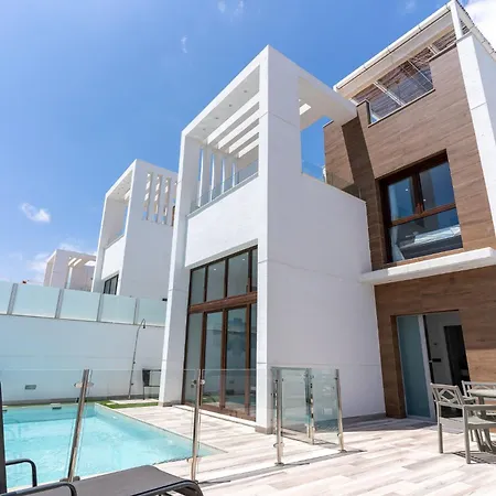 House By United Renters 빌라 *