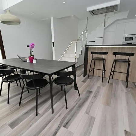 House By United Renters 빌라