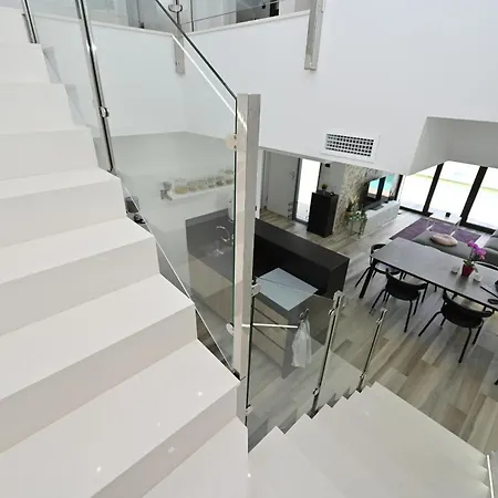 House By United Renters 빌라 *
